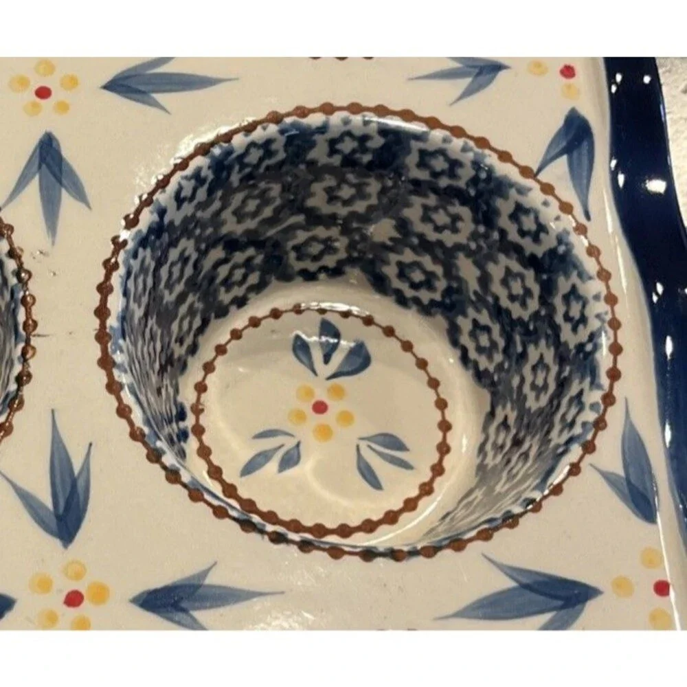 Temp-tations Muffin dish by Tara Old World Blue Floral design with Metal Rack